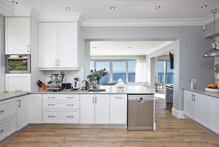 7 Bedroom Property for Sale in Cairnside Western Cape